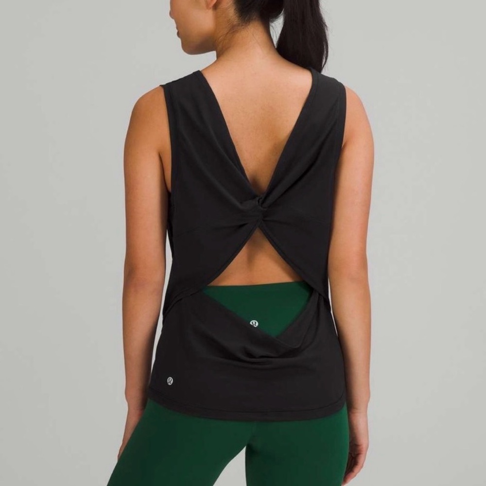 Lululemon Nulu Back-Twist Yoga Tank Top. Size 12